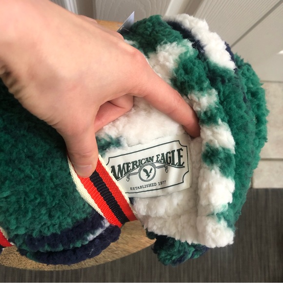 American Eagle Holiday Throw Blanket NWT Carrying Strap - Picture 2 of 2